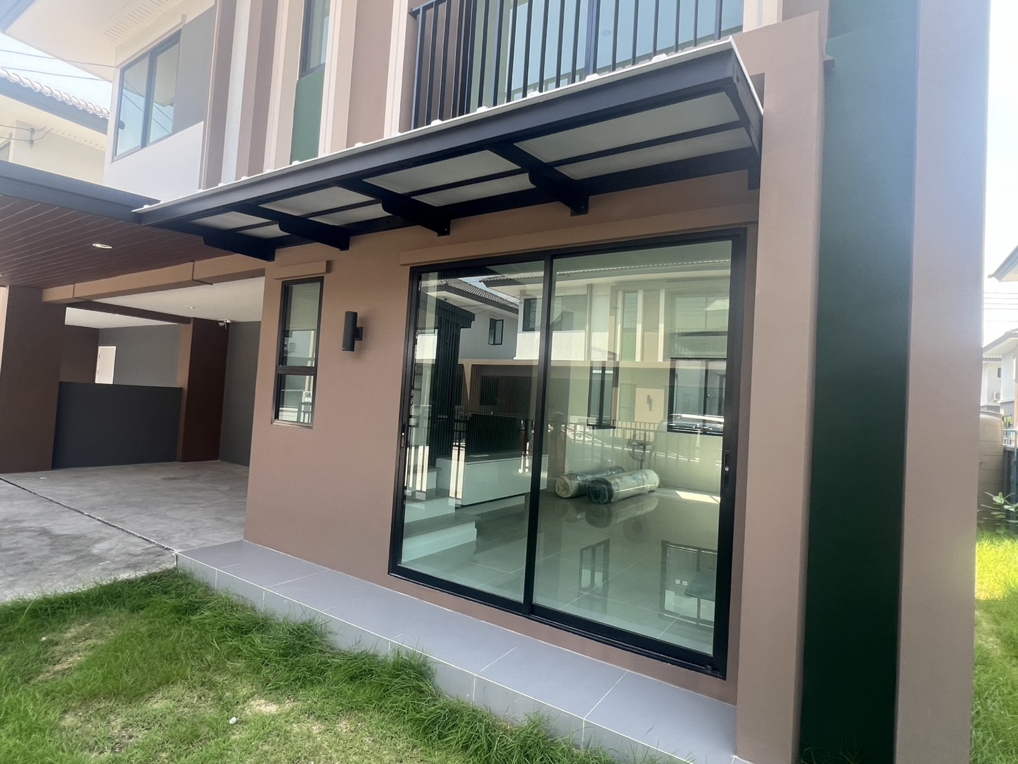 20 - https://หลังคาโรงจอดรถ.com | ช่างเอก บริการรับติดตั้งหลังคาโรงจอดรถครบวงจร ควบคุมงานโดยทีมวิศวกรมืออาชีพ พร้อมออกแบบ 3D ฟรี มีวัสดุหลายชนิดให้เลือก มั่นใจในโครงสร้างแข็งแรง สวยงาม พร้อมของแถมหลายรายการ