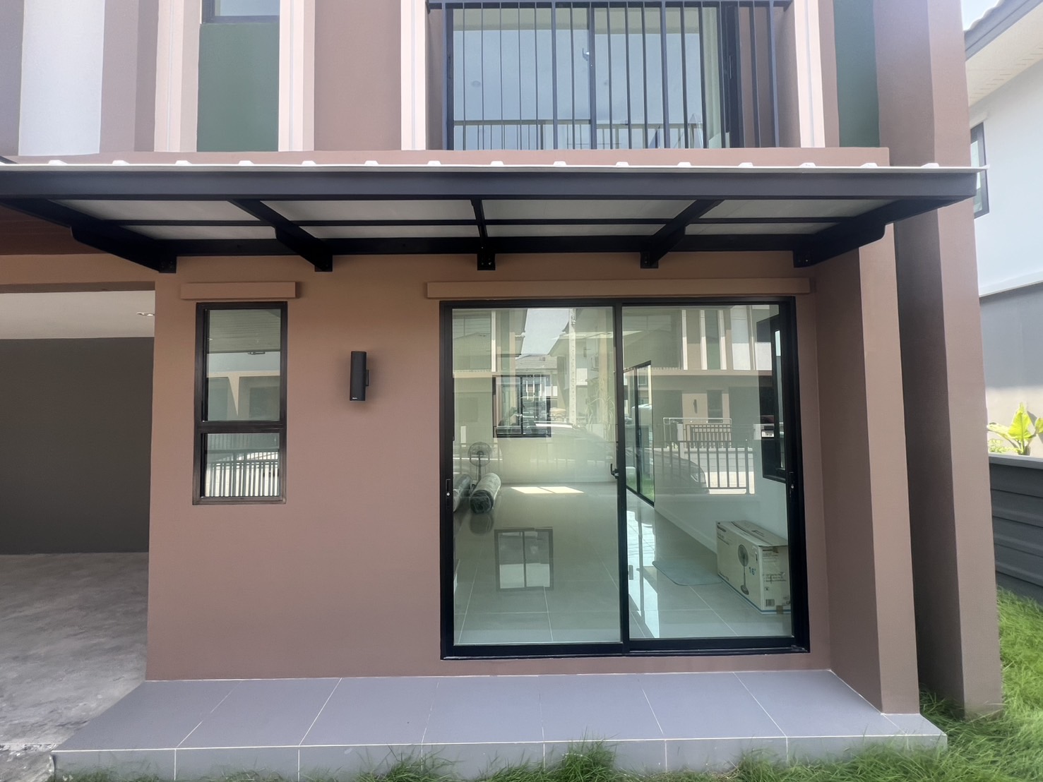 21 - https://หลังคาโรงจอดรถ.com | ช่างเอก บริการรับติดตั้งหลังคาโรงจอดรถครบวงจร ควบคุมงานโดยทีมวิศวกรมืออาชีพ พร้อมออกแบบ 3D ฟรี มีวัสดุหลายชนิดให้เลือก มั่นใจในโครงสร้างแข็งแรง สวยงาม พร้อมของแถมหลายรายการ