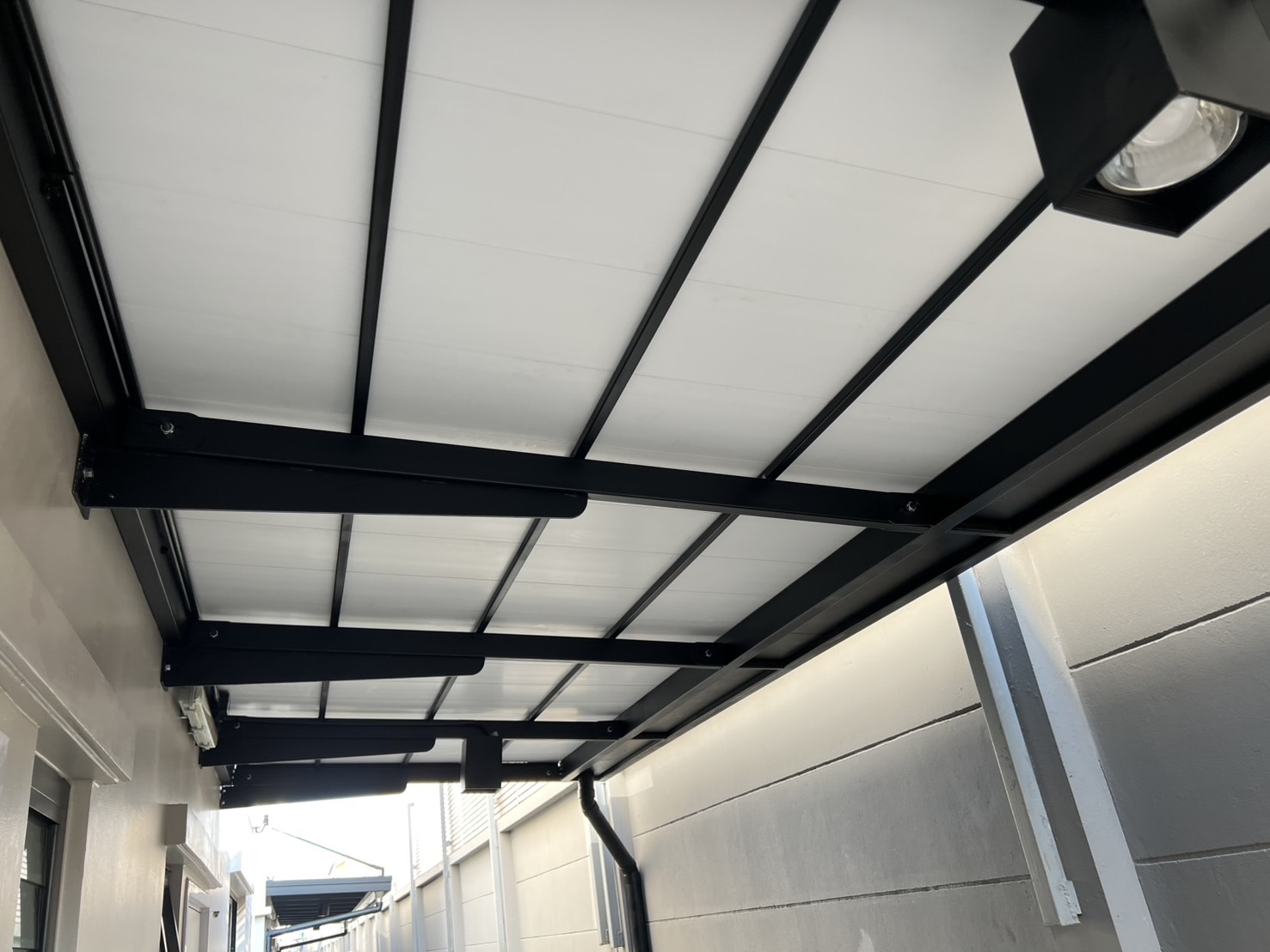 22 - https://หลังคาโรงจอดรถ.com | ช่างเอก บริการรับติดตั้งหลังคาโรงจอดรถครบวงจร ควบคุมงานโดยทีมวิศวกรมืออาชีพ พร้อมออกแบบ 3D ฟรี มีวัสดุหลายชนิดให้เลือก มั่นใจในโครงสร้างแข็งแรง สวยงาม พร้อมของแถมหลายรายการ