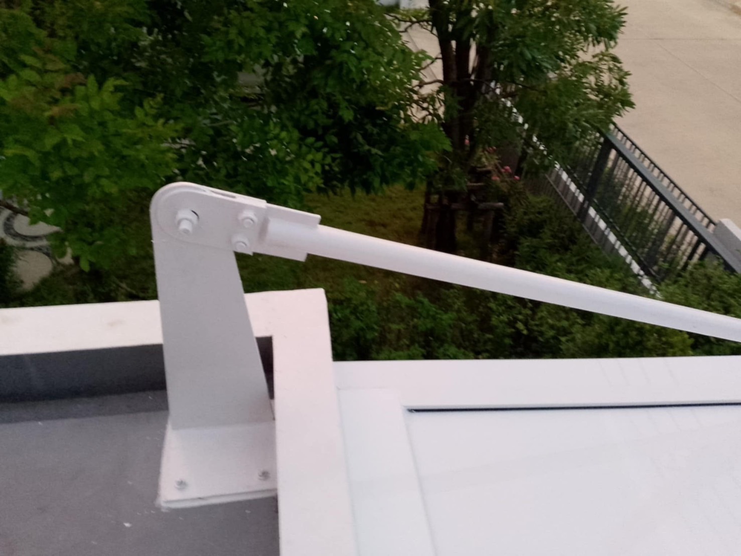 29 - https://หลังคาโรงจอดรถ.com | ช่างเอก บริการรับติดตั้งหลังคาโรงจอดรถครบวงจร ควบคุมงานโดยทีมวิศวกรมืออาชีพ พร้อมออกแบบ 3D ฟรี มีวัสดุหลายชนิดให้เลือก มั่นใจในโครงสร้างแข็งแรง สวยงาม พร้อมของแถมหลายรายการ