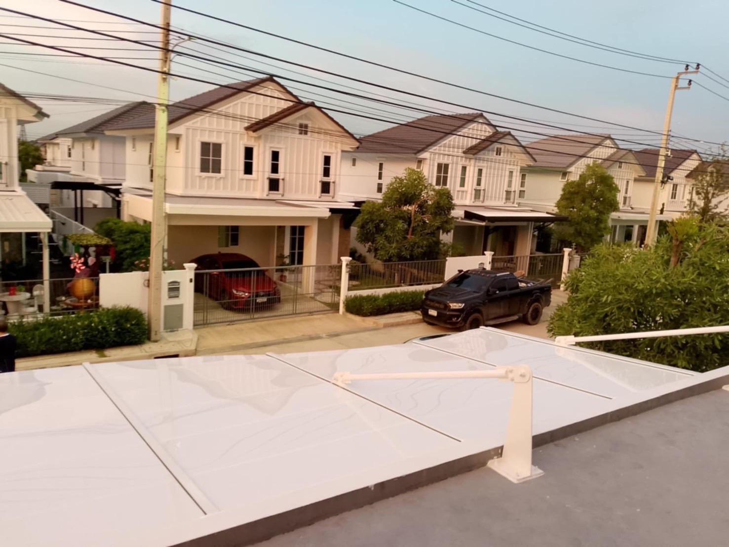 32 - https://หลังคาโรงจอดรถ.com | ช่างเอก บริการรับติดตั้งหลังคาโรงจอดรถครบวงจร ควบคุมงานโดยทีมวิศวกรมืออาชีพ พร้อมออกแบบ 3D ฟรี มีวัสดุหลายชนิดให้เลือก มั่นใจในโครงสร้างแข็งแรง สวยงาม พร้อมของแถมหลายรายการ