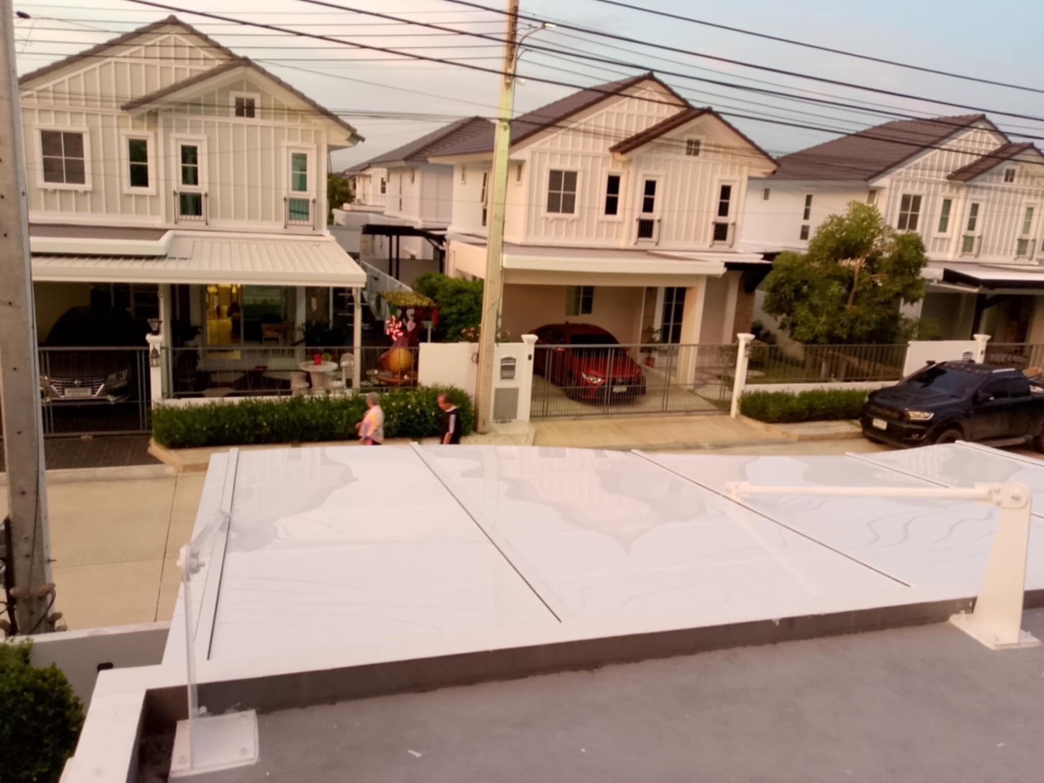 35 - https://หลังคาโรงจอดรถ.com | ช่างเอก บริการรับติดตั้งหลังคาโรงจอดรถครบวงจร ควบคุมงานโดยทีมวิศวกรมืออาชีพ พร้อมออกแบบ 3D ฟรี มีวัสดุหลายชนิดให้เลือก มั่นใจในโครงสร้างแข็งแรง สวยงาม พร้อมของแถมหลายรายการ