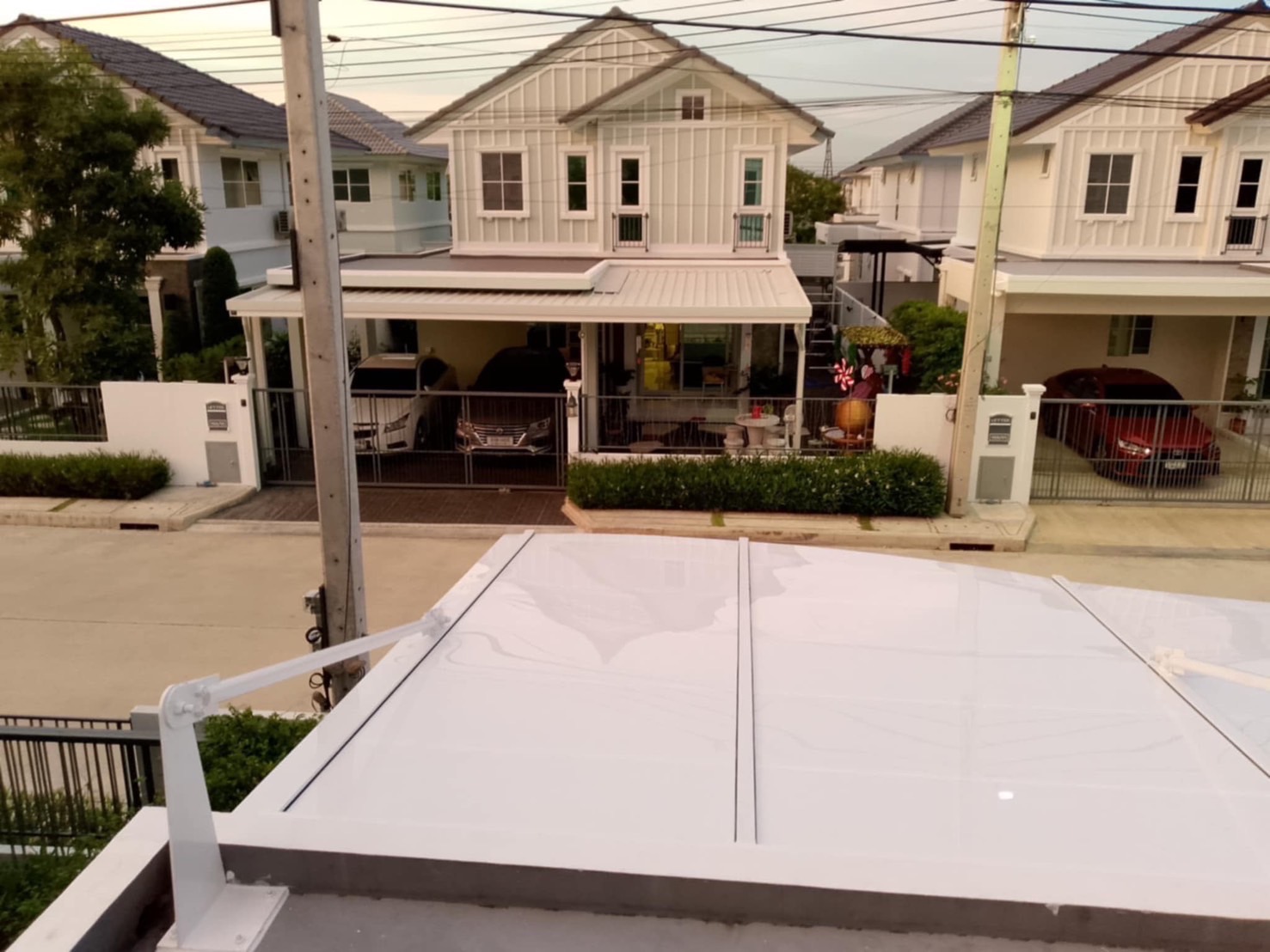 37 - https://หลังคาโรงจอดรถ.com | ช่างเอก บริการรับติดตั้งหลังคาโรงจอดรถครบวงจร ควบคุมงานโดยทีมวิศวกรมืออาชีพ พร้อมออกแบบ 3D ฟรี มีวัสดุหลายชนิดให้เลือก มั่นใจในโครงสร้างแข็งแรง สวยงาม พร้อมของแถมหลายรายการ