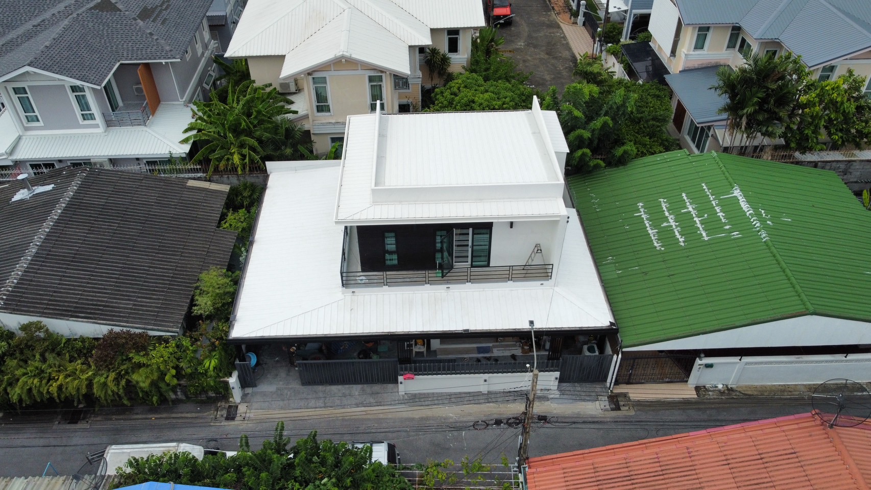 6 - https://หลังคาโรงจอดรถ.com | ช่างเอก บริการรับติดตั้งหลังคาโรงจอดรถครบวงจร ควบคุมงานโดยทีมวิศวกรมืออาชีพ พร้อมออกแบบ 3D ฟรี มีวัสดุหลายชนิดให้เลือก มั่นใจในโครงสร้างแข็งแรง สวยงาม พร้อมของแถมหลายรายการ