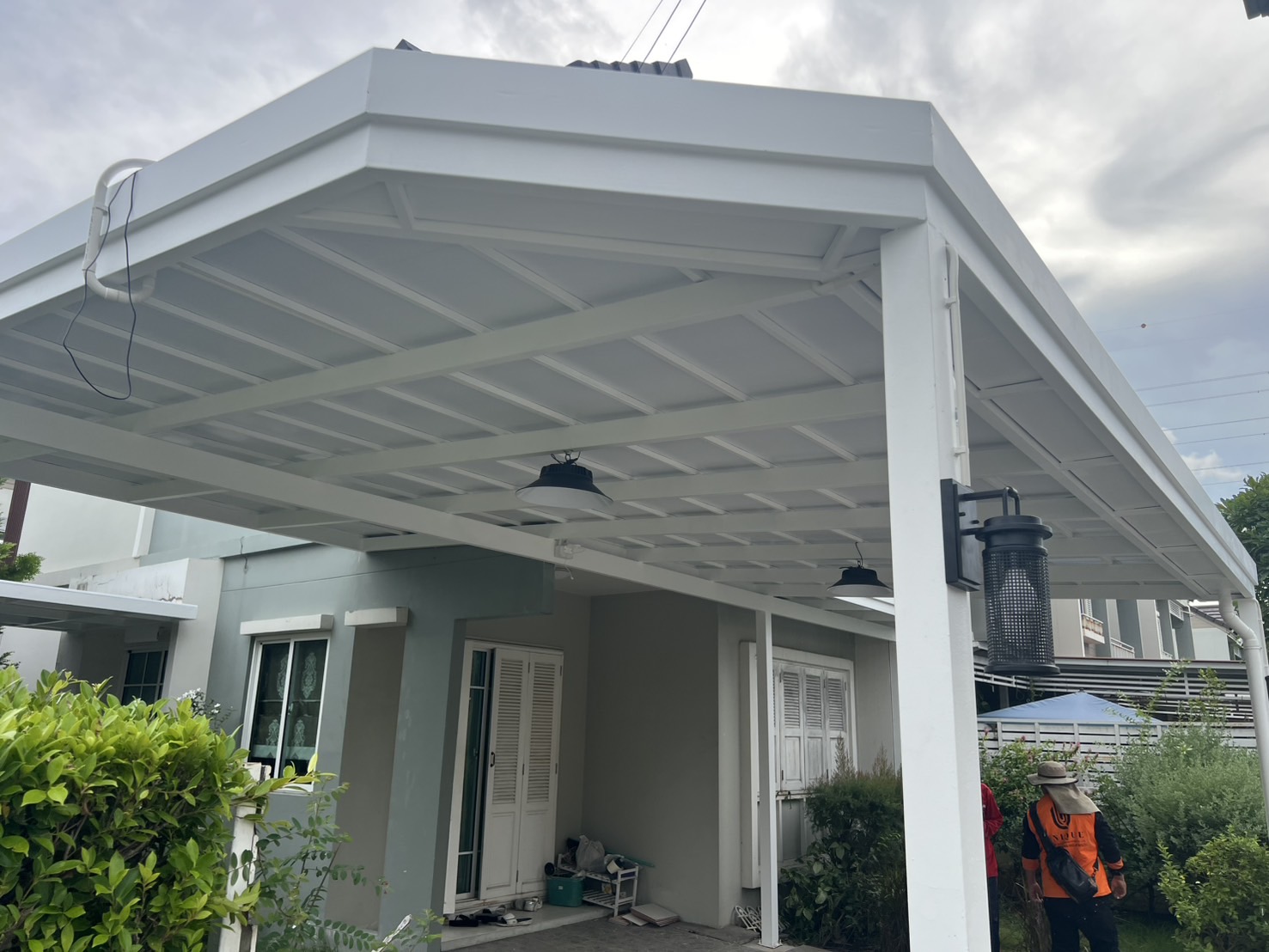 98 - https://หลังคาโรงจอดรถ.com | ช่างเอก บริการรับติดตั้งหลังคาโรงจอดรถครบวงจร ควบคุมงานโดยทีมวิศวกรมืออาชีพ พร้อมออกแบบ 3D ฟรี มีวัสดุหลายชนิดให้เลือก มั่นใจในโครงสร้างแข็งแรง สวยงาม พร้อมของแถมหลายรายการ